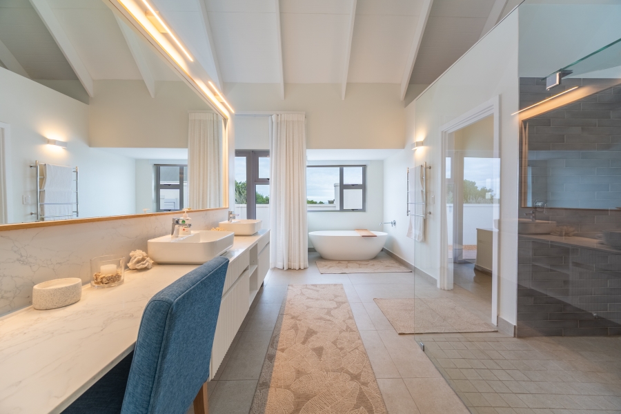 5 Bedroom Property for Sale in St Francis Links Eastern Cape